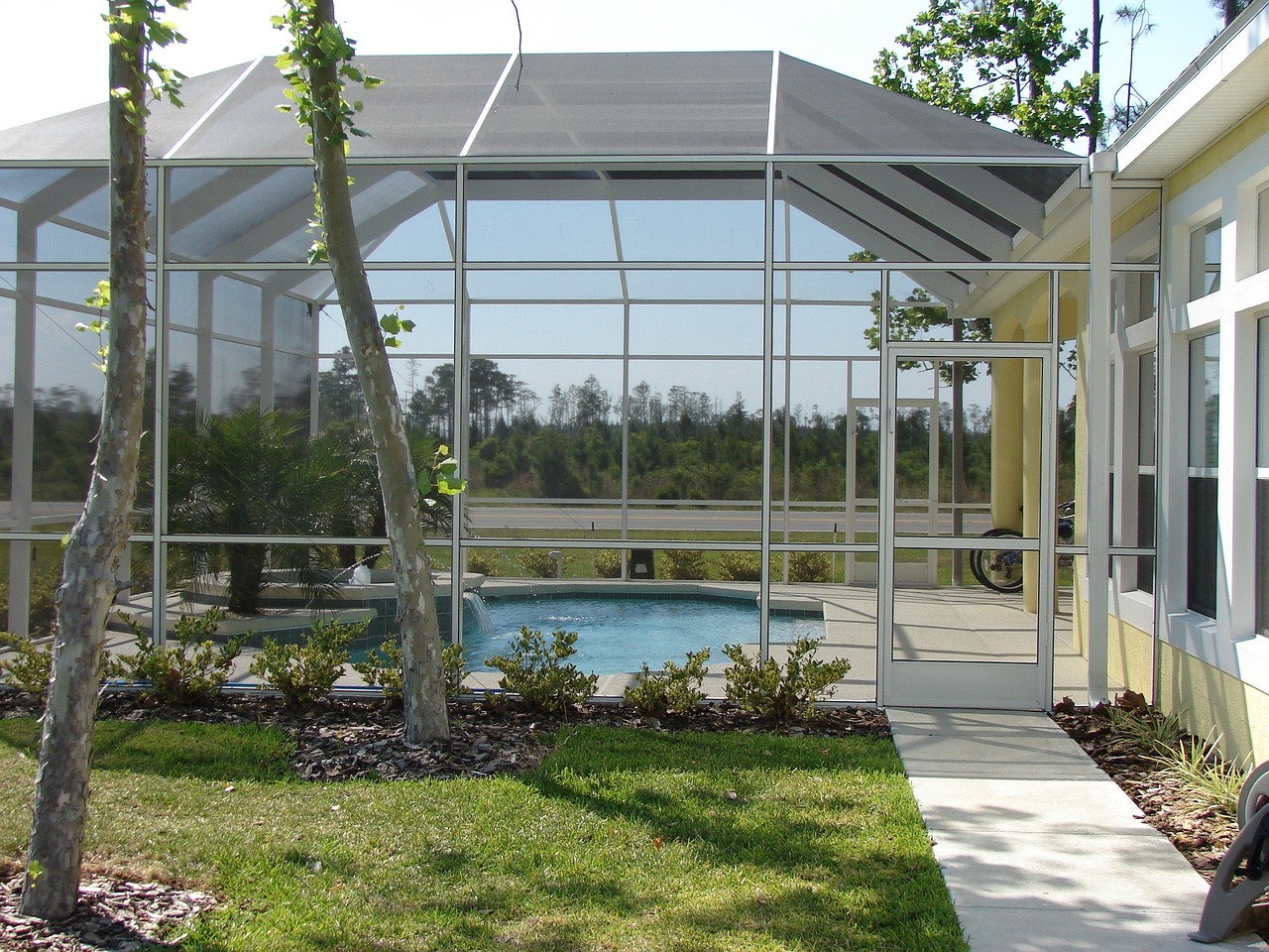 Sunroom Design Ideas. Greenhouse Sunroom Decoration. Sunroom Furniture and Styles.