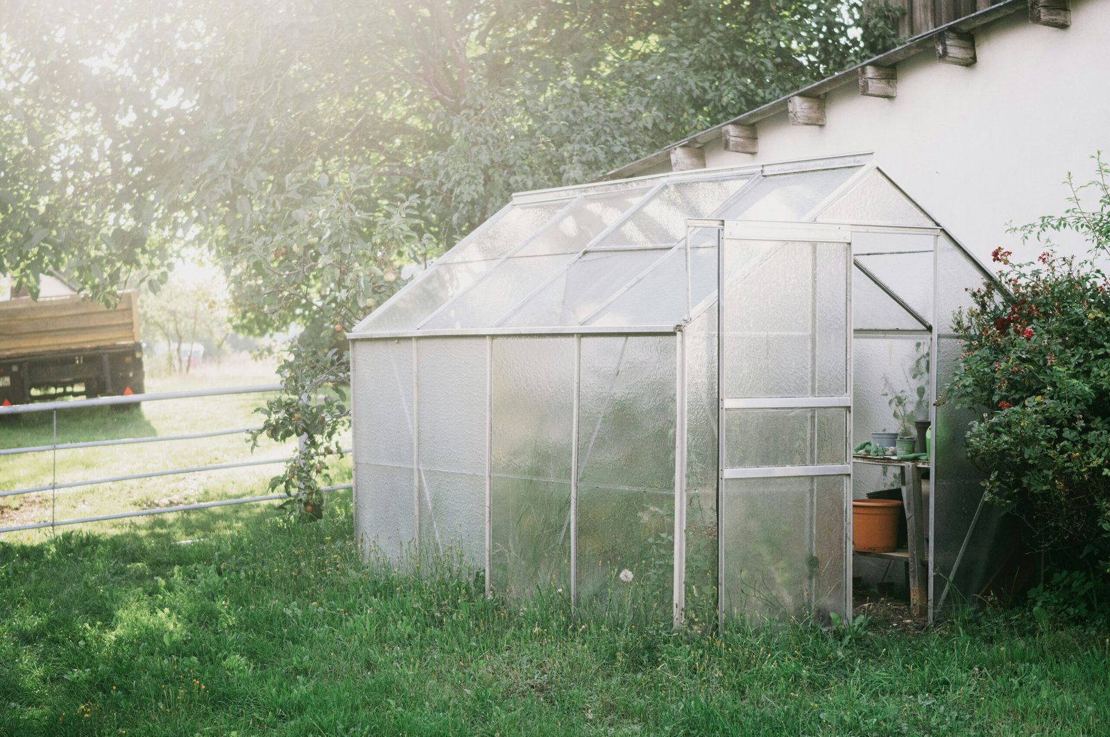 Small Garden Greenhouse Ideas for a Productive Growing Space